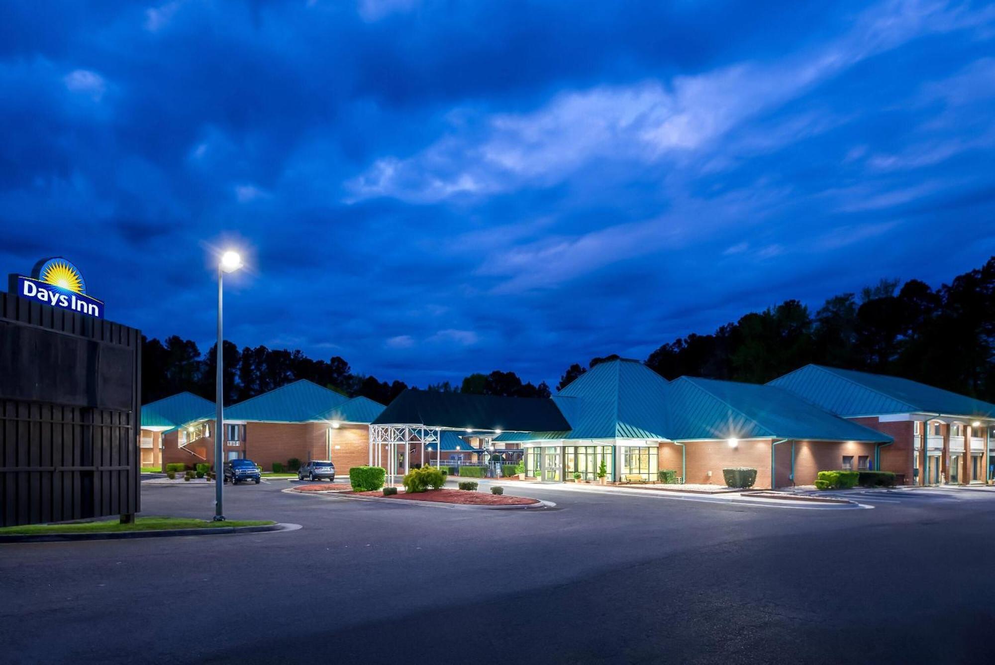 Days Inn By Wyndham Petersburg/South Fort Lee Eksteriør billede
