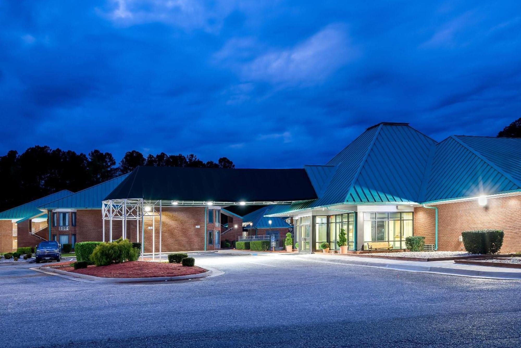 Days Inn By Wyndham Petersburg/South Fort Lee Eksteriør billede