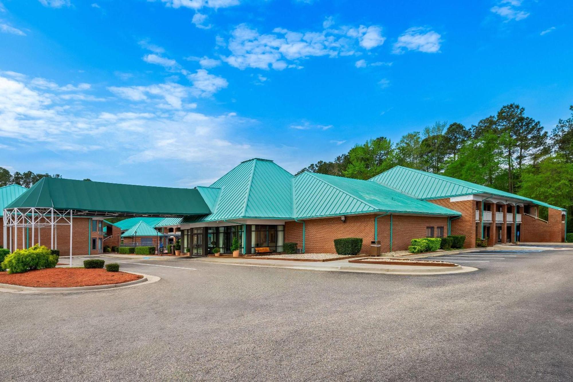 Days Inn By Wyndham Petersburg/South Fort Lee Eksteriør billede
