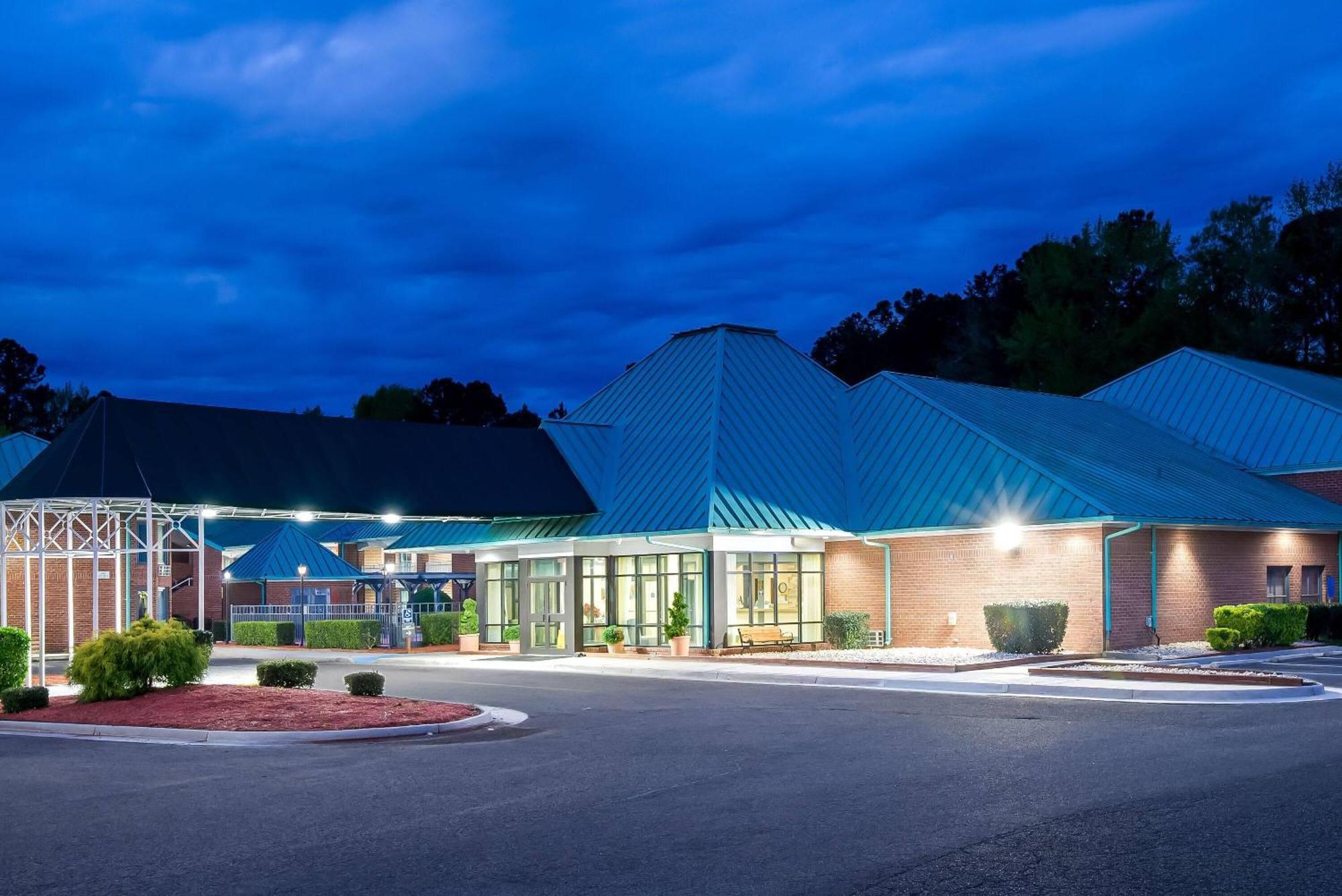 Days Inn By Wyndham Petersburg/South Fort Lee Eksteriør billede